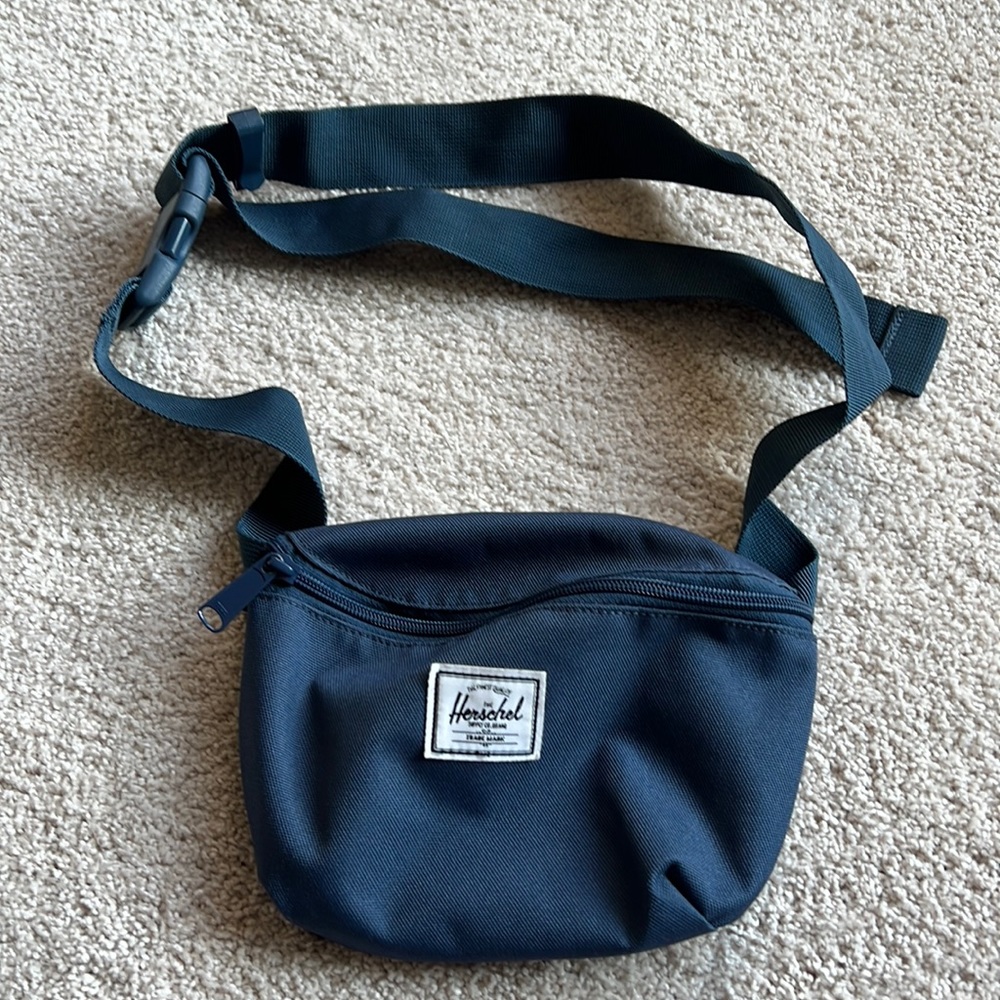 Herschel Supply Company Navy Crossbody/Fanny Pack
